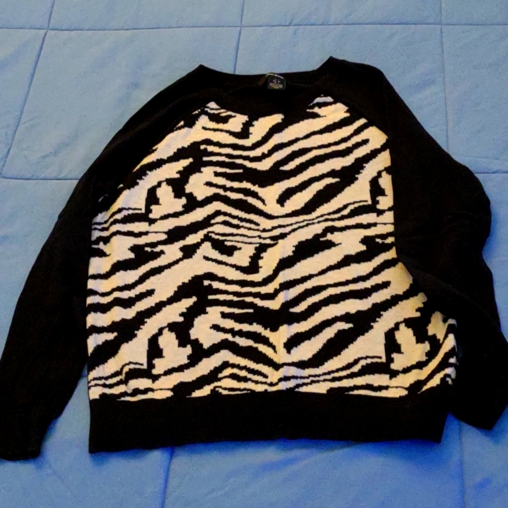 Women's DKNY Sweater. Size Small. NWOT